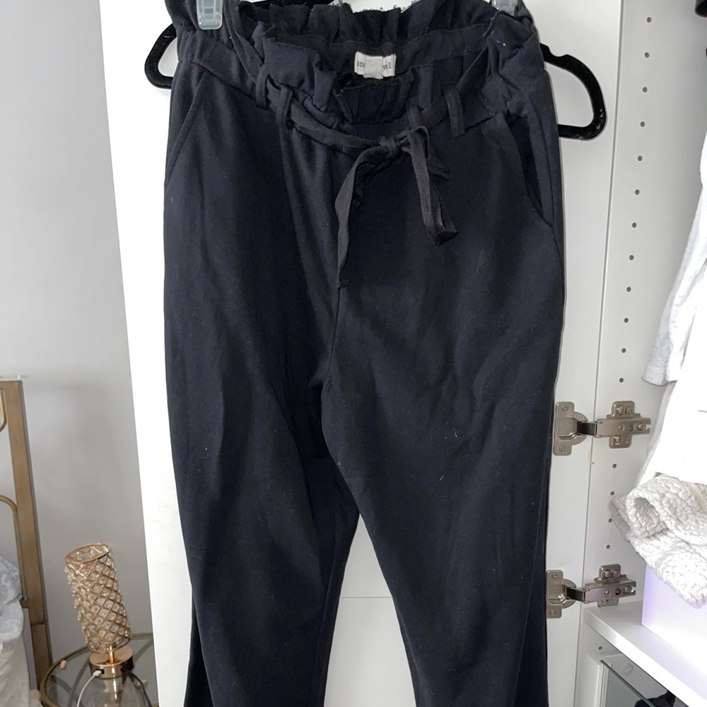 Black crop sweatpants